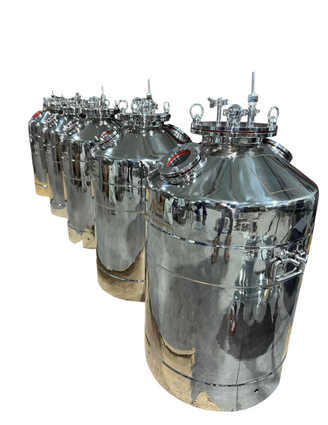 PRESSURE VESSEL WITH TROLLEY